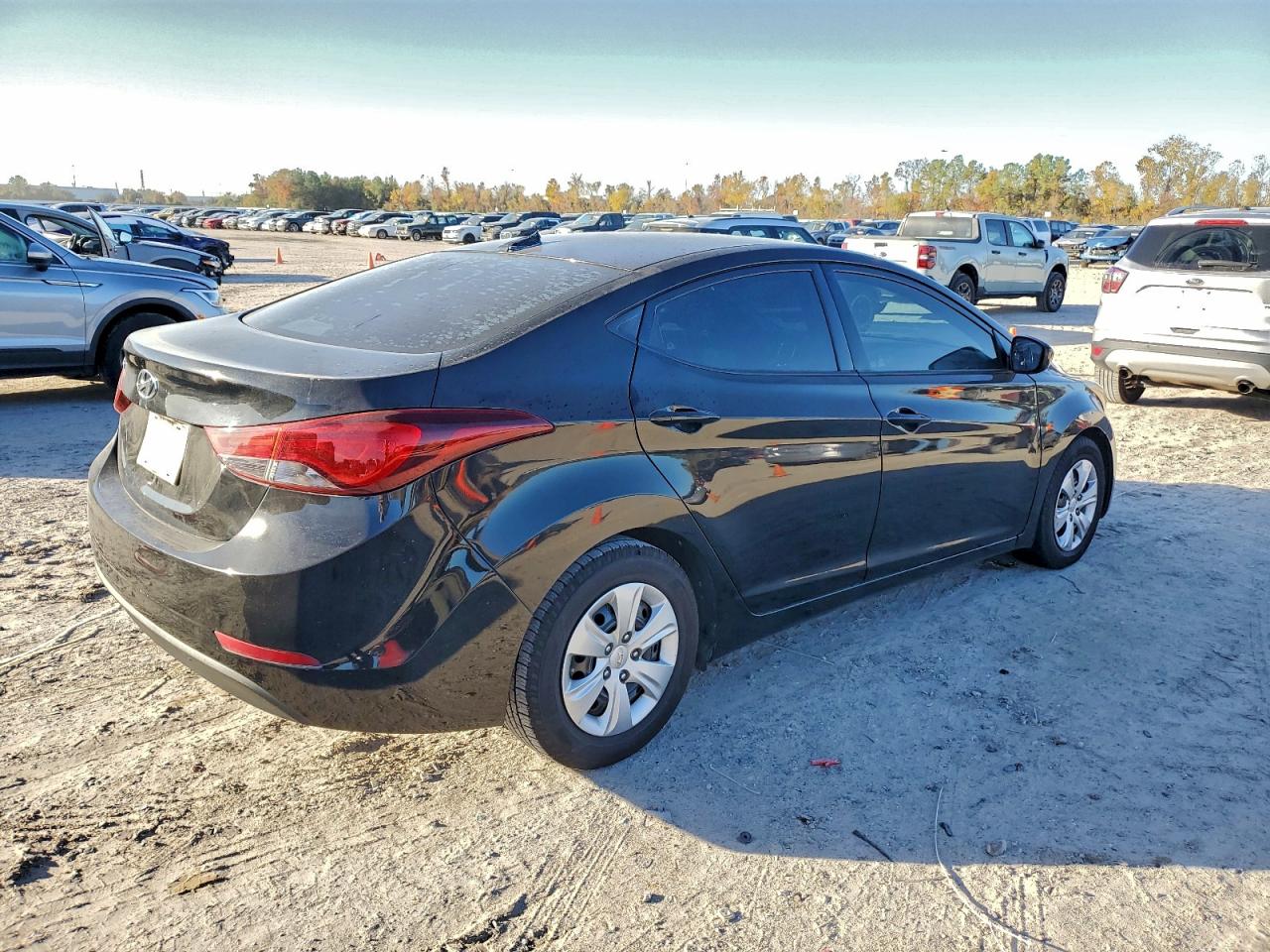 2016 HYUNDAI ELANTRA SE photo 3