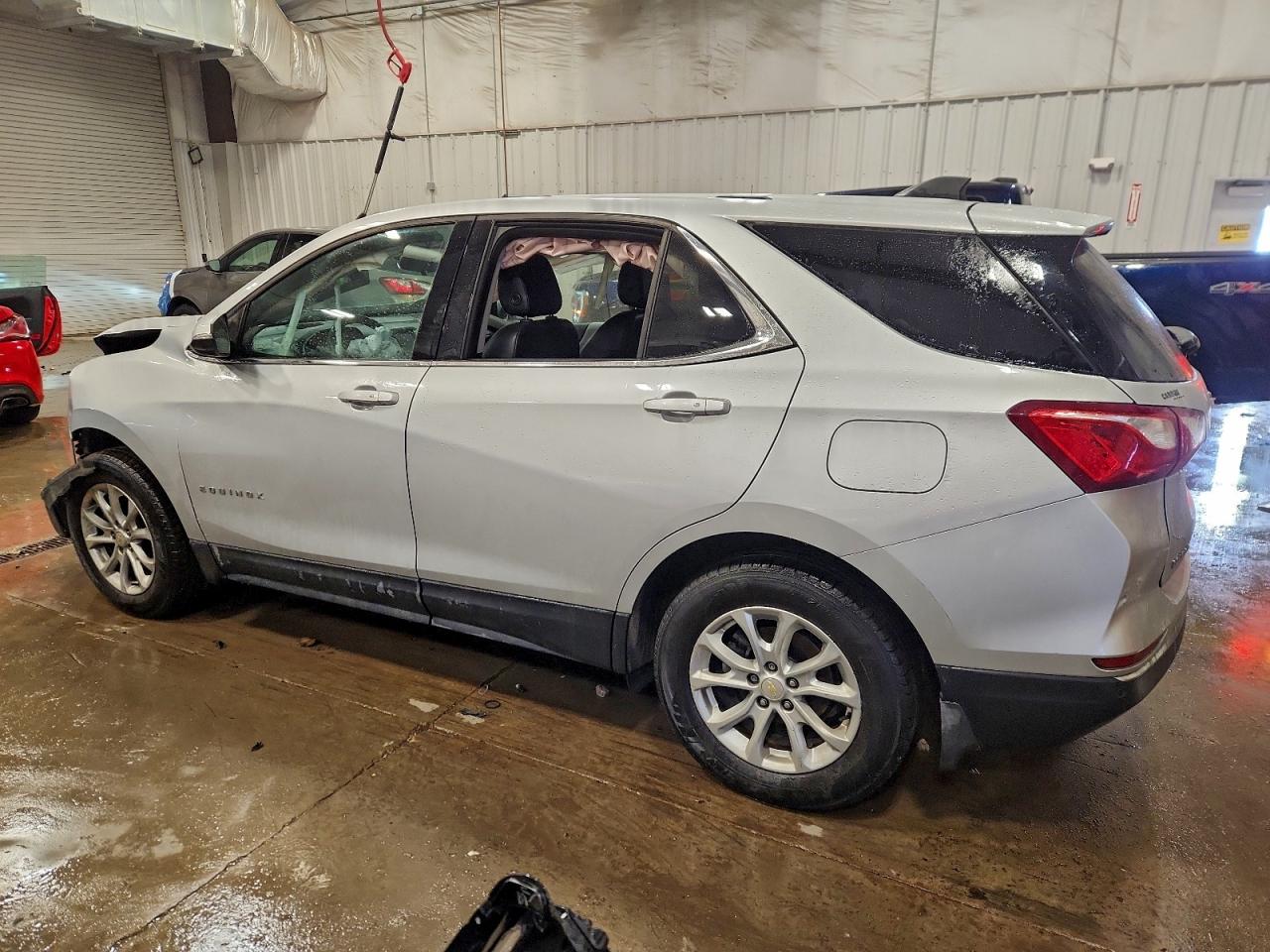 2018 CHEVROLET EQUINOX LT photo 2