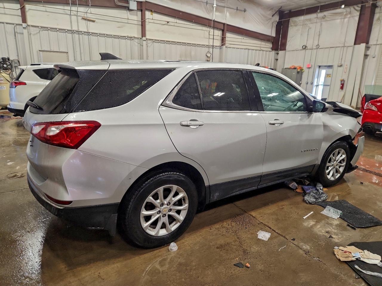 2018 CHEVROLET EQUINOX LT photo 3