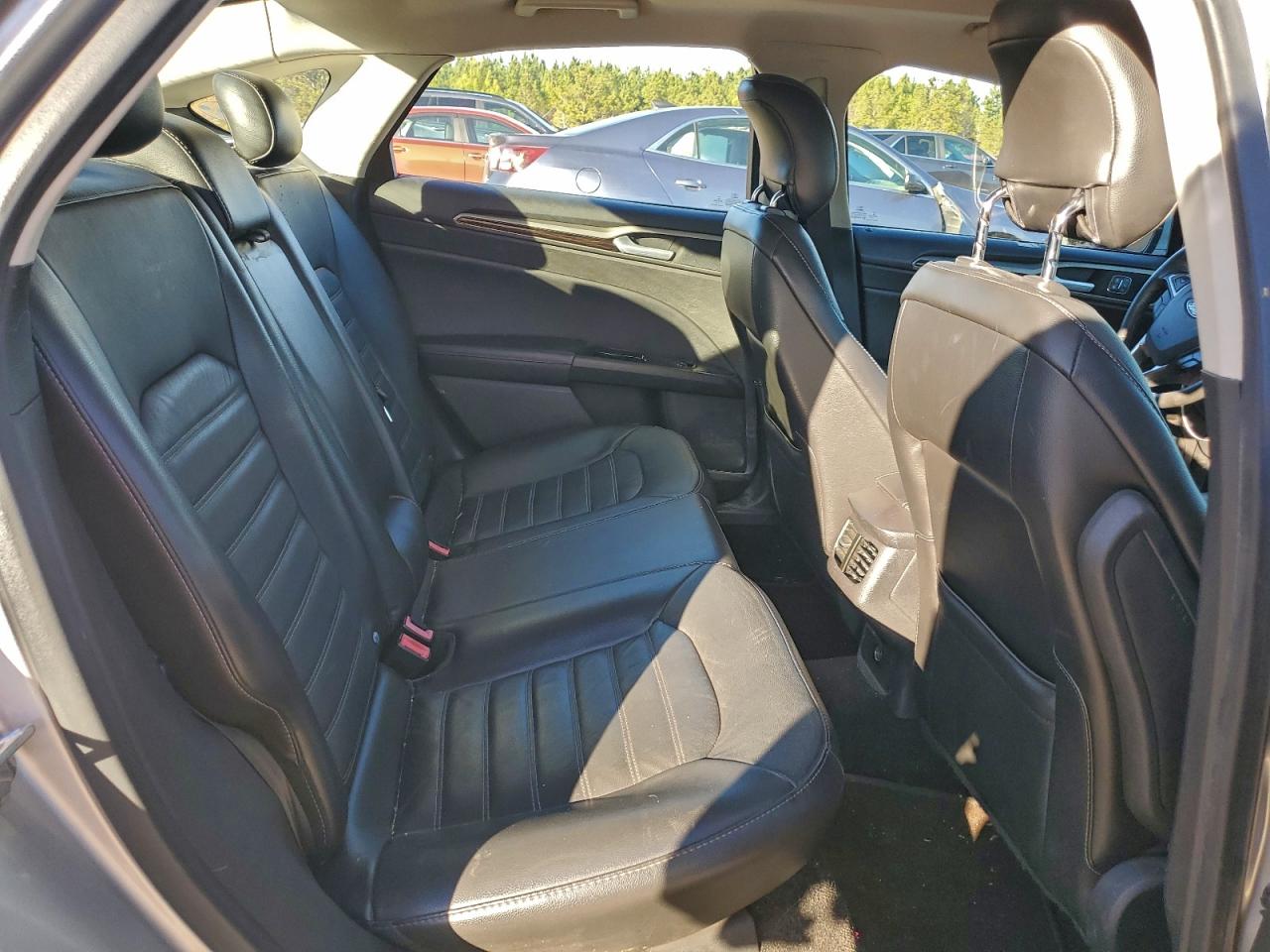 2014 FORD FUSION SE photo 19