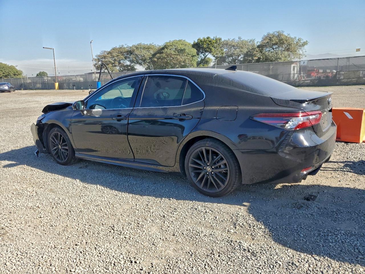 2022 TOYOTA CAMRY XSE photo 2