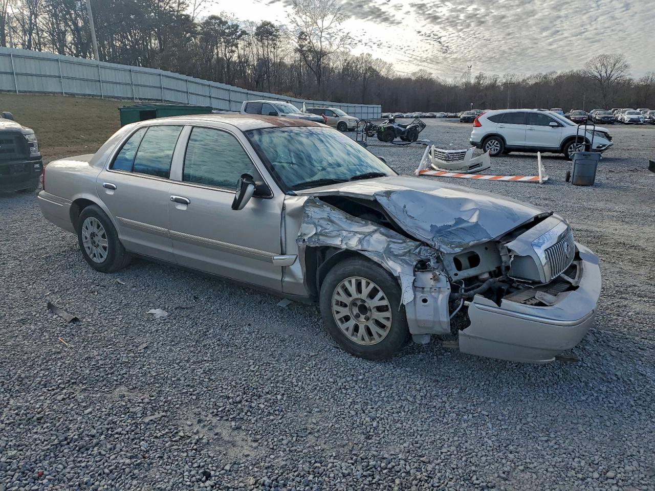 2006 MERCURY GRAND MARQUIS GS photo 4