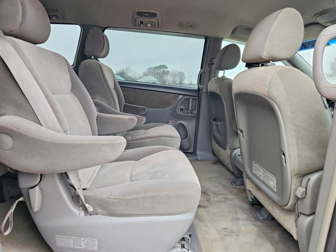 2007 TOYOTA SIENNA CE photo 11