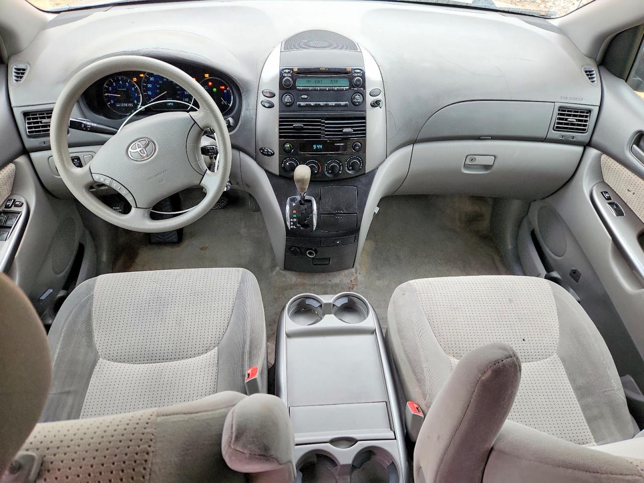 2007 TOYOTA SIENNA CE photo 8