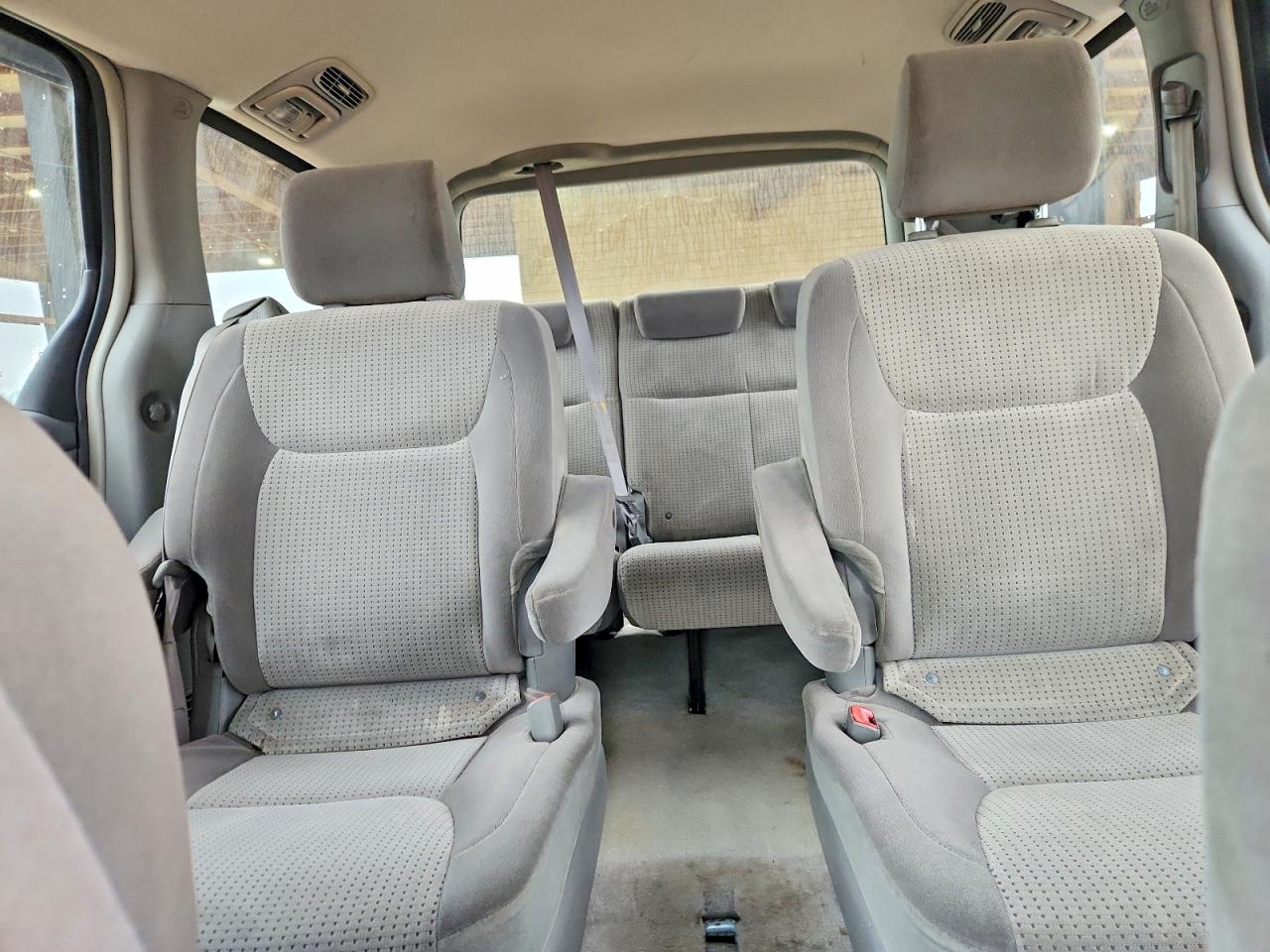 2007 TOYOTA SIENNA CE photo 10