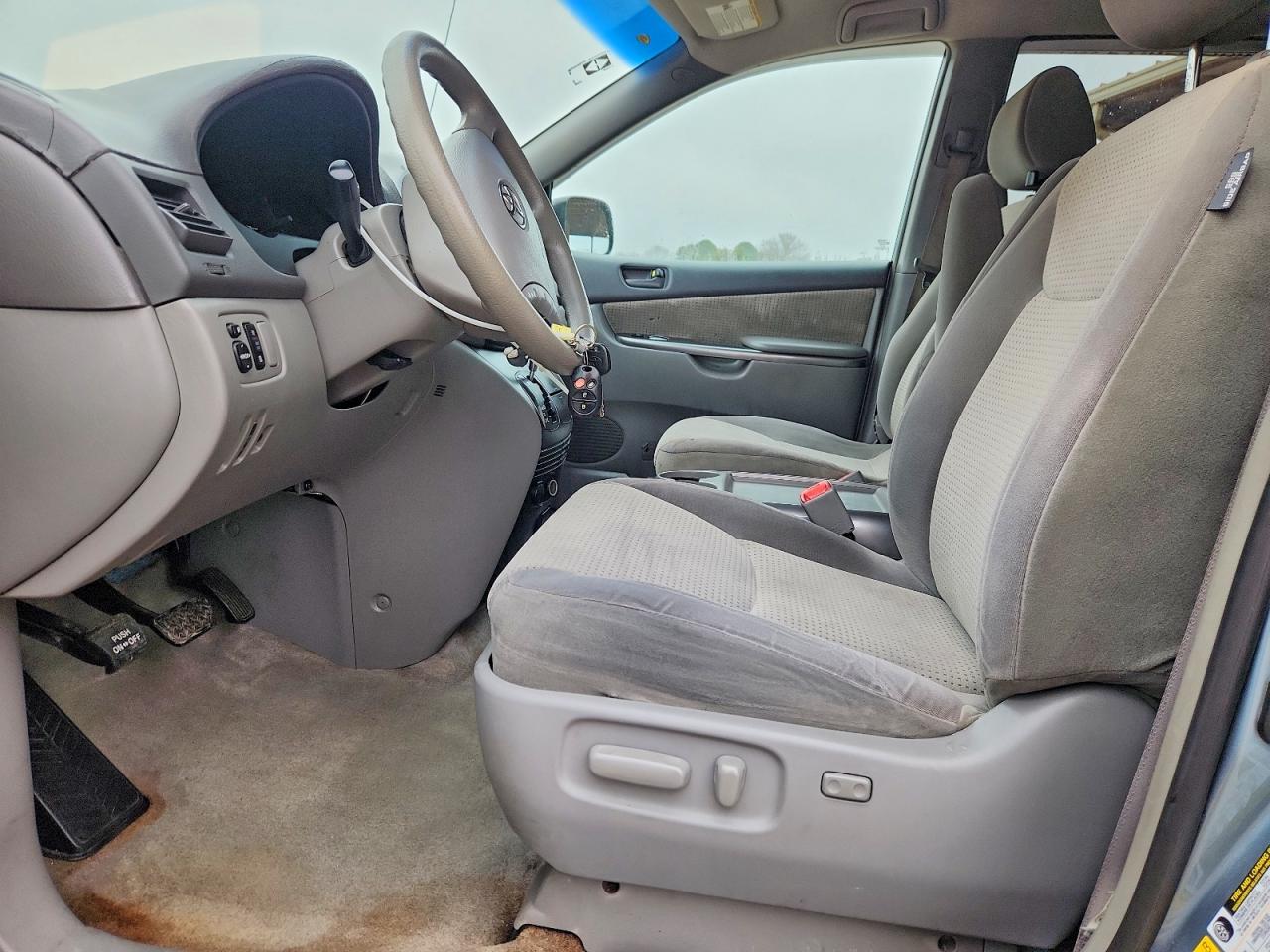2007 TOYOTA SIENNA CE photo 7