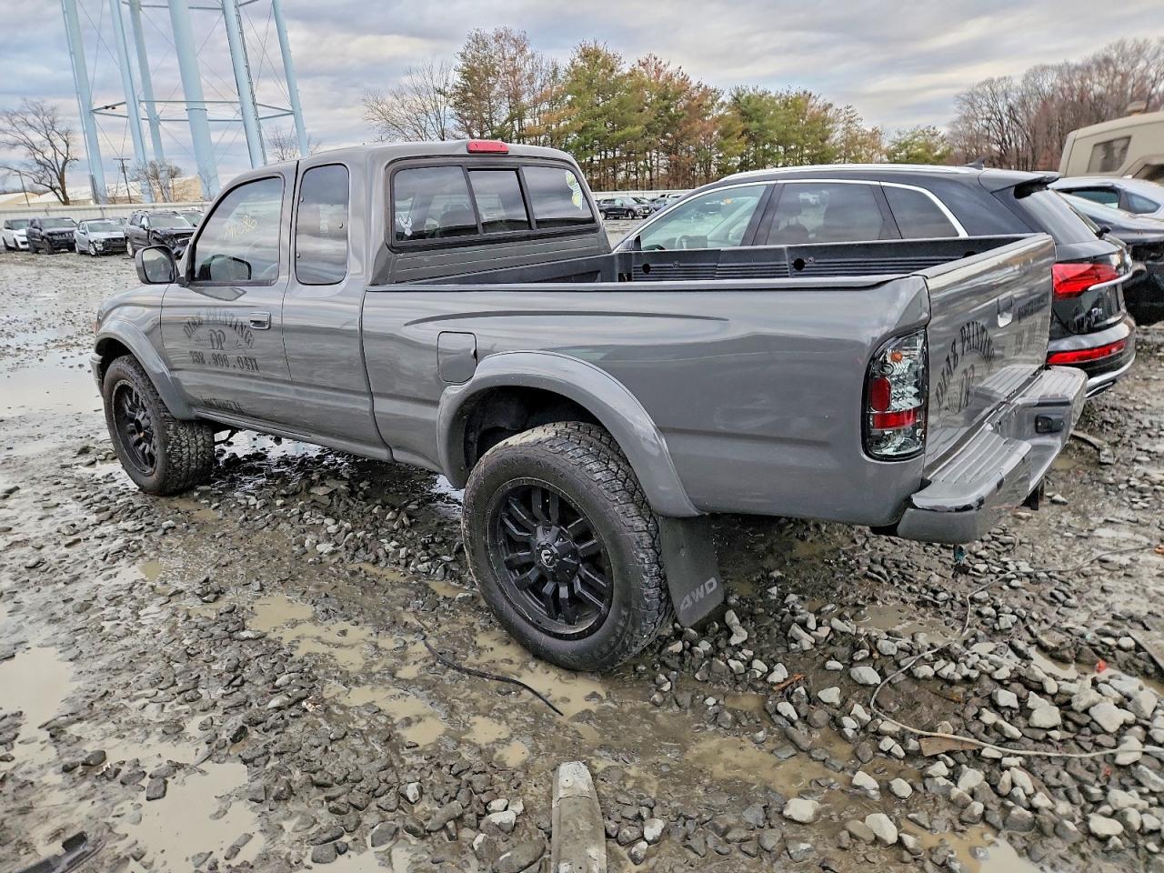 2001 TOYOTA TACOMA XTRACAB photo 2