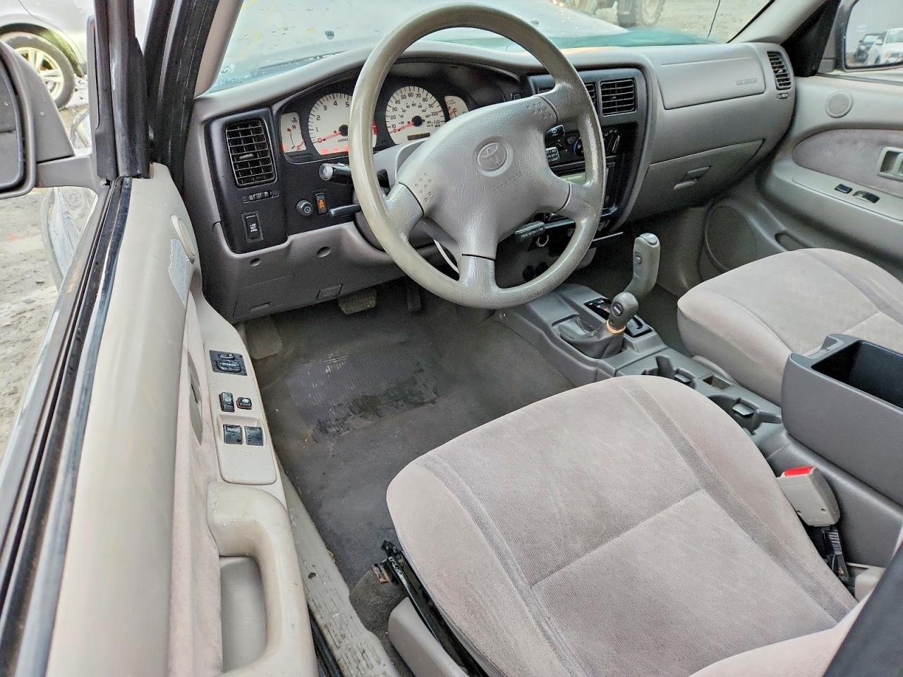 2001 TOYOTA TACOMA XTRACAB photo 8
