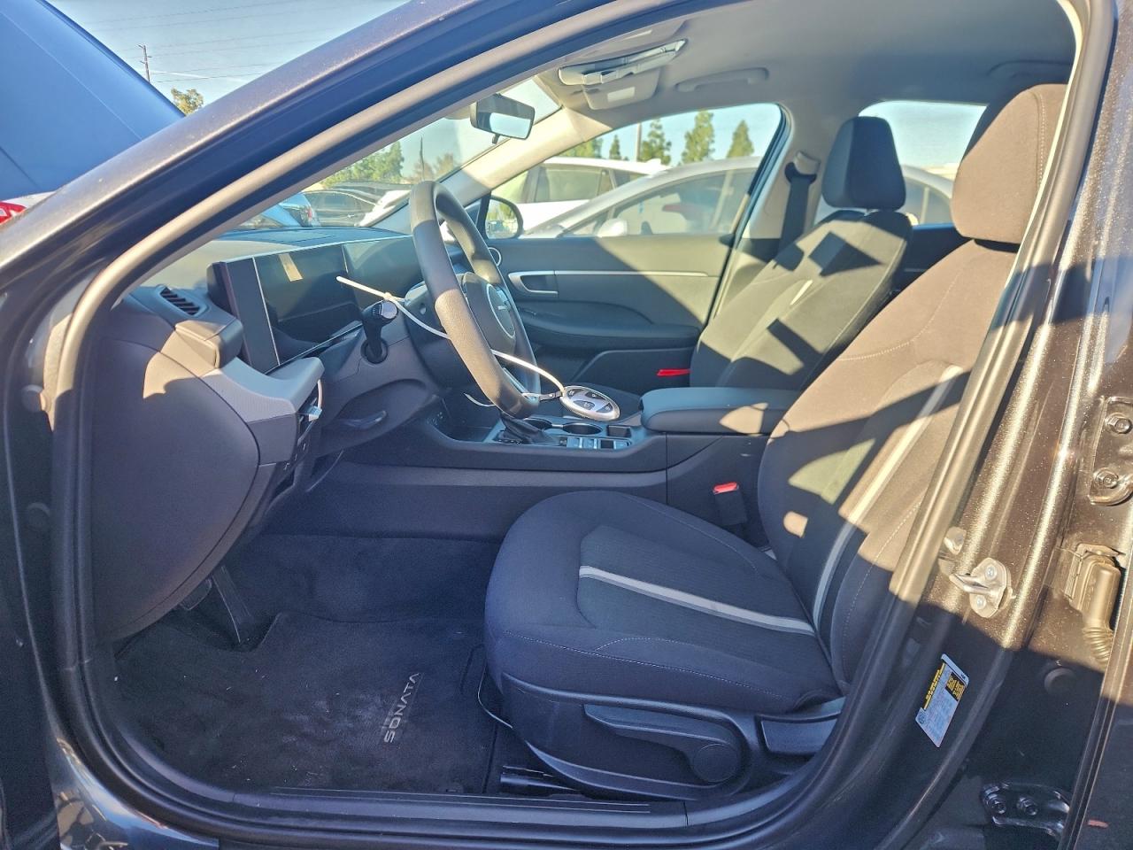 2025 HYUNDAI SONATA SE photo 7