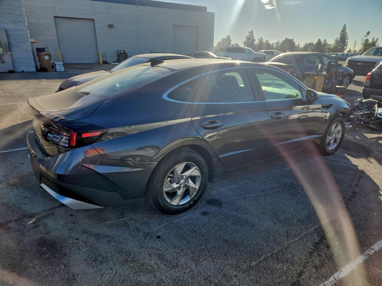 2025 HYUNDAI SONATA SE photo 3