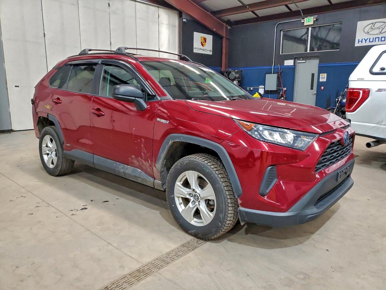 2019 TOYOTA RAV4 LE photo 4