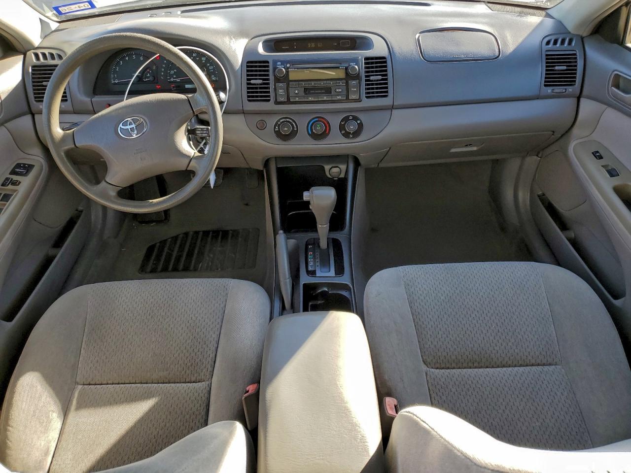 2004 TOYOTA CAMRY LE photo 8