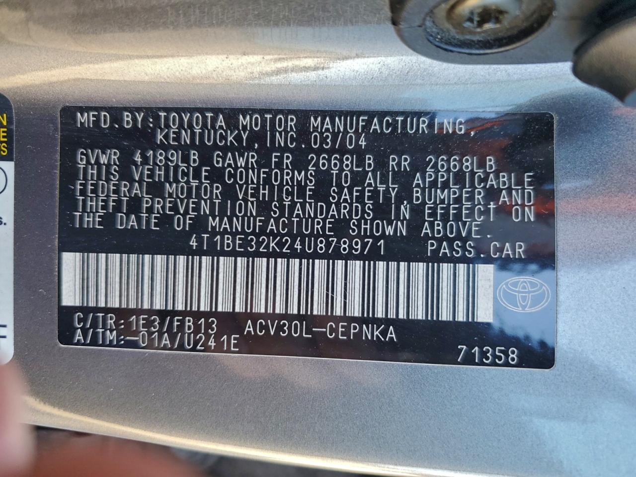 2004 TOYOTA CAMRY LE photo 12