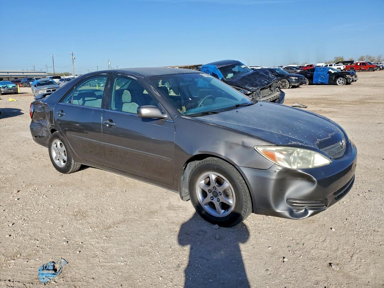 2004 TOYOTA CAMRY LE photo 4
