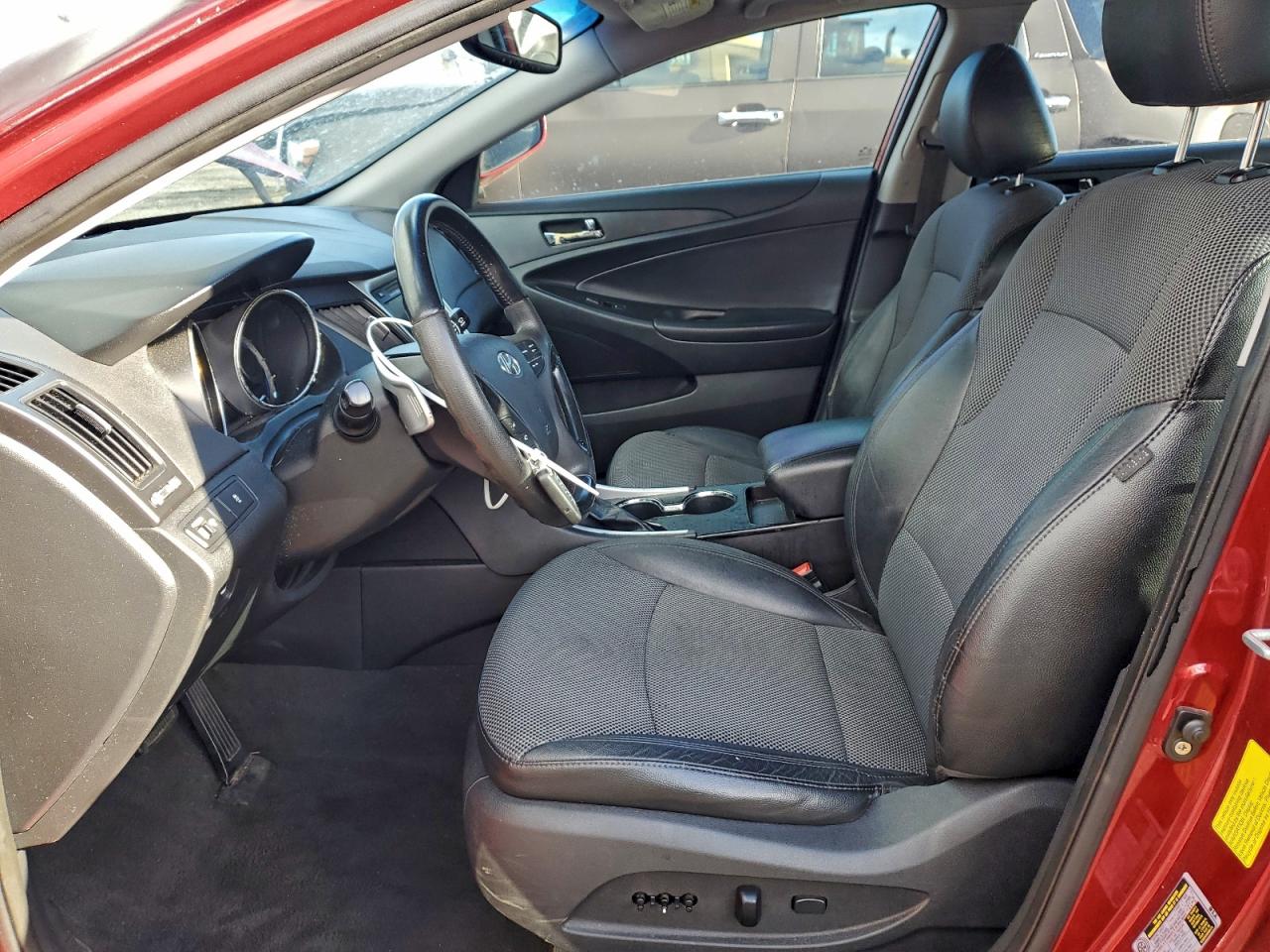 2011 HYUNDAI SONATA SE photo 7