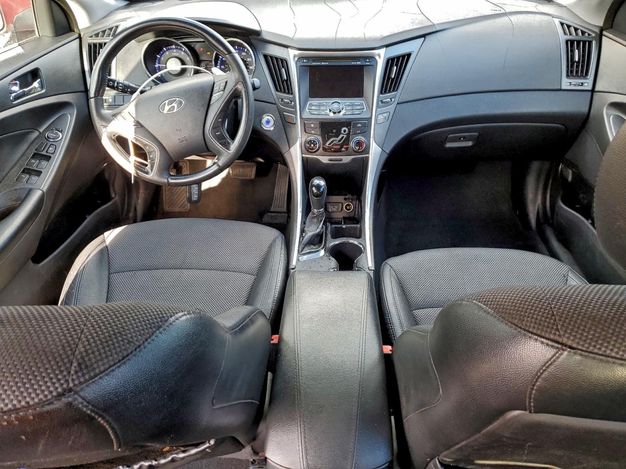 2011 HYUNDAI SONATA SE photo 8