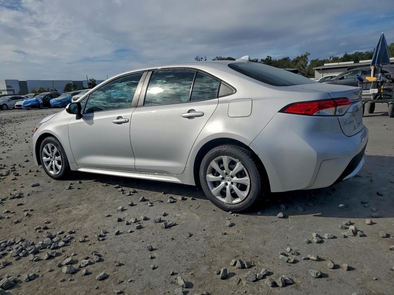 2021 TOYOTA COROLLA LE photo 2