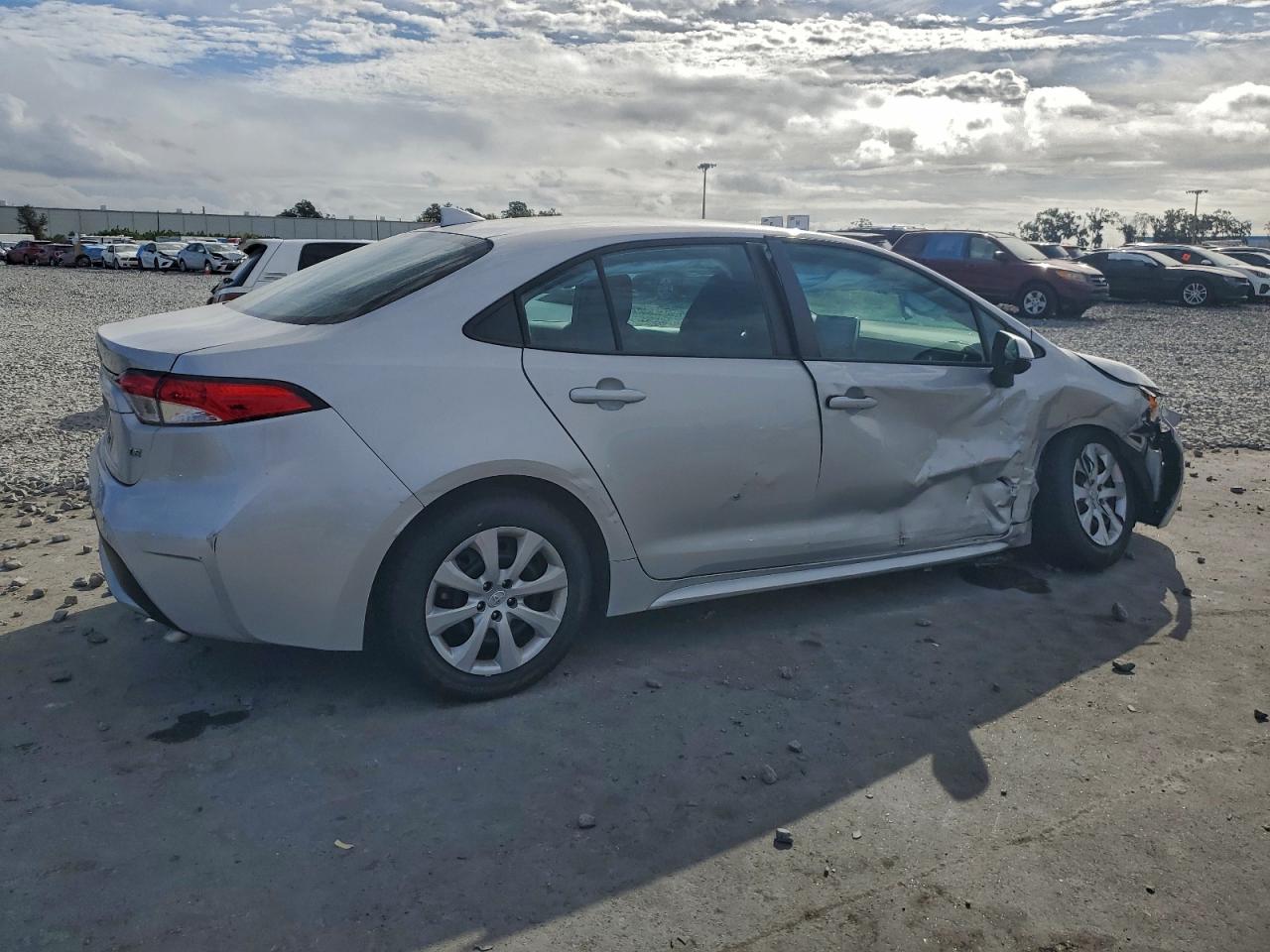 2021 TOYOTA COROLLA LE photo 3