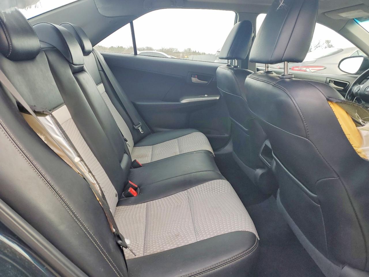 2014 TOYOTA CAMRY L photo 10