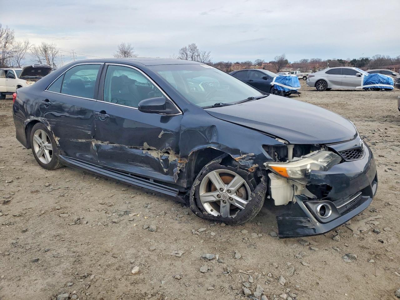 2014 TOYOTA CAMRY L photo 4