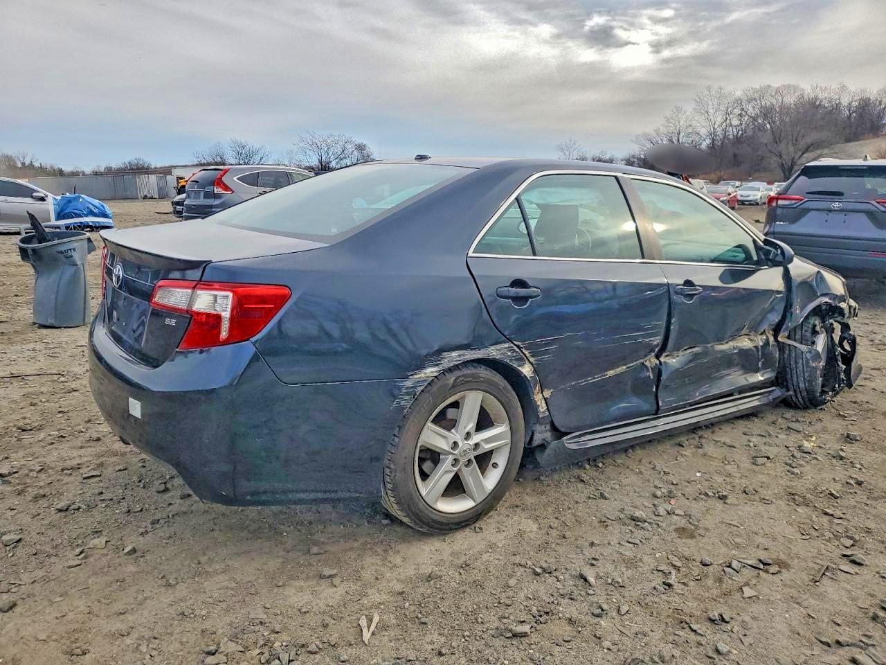 2014 TOYOTA CAMRY L photo 3