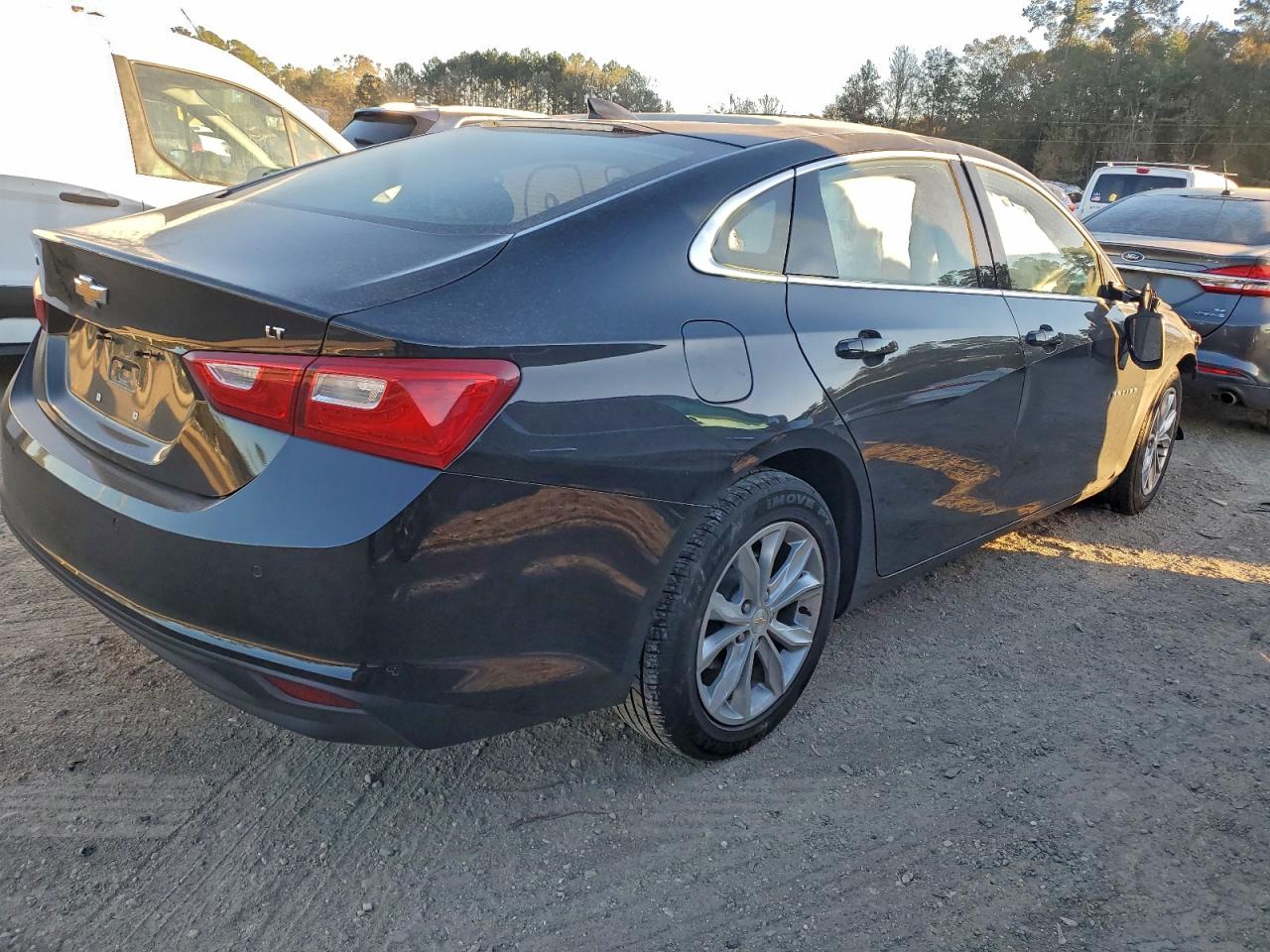 2024 CHEVROLET MALIBU LT photo 3