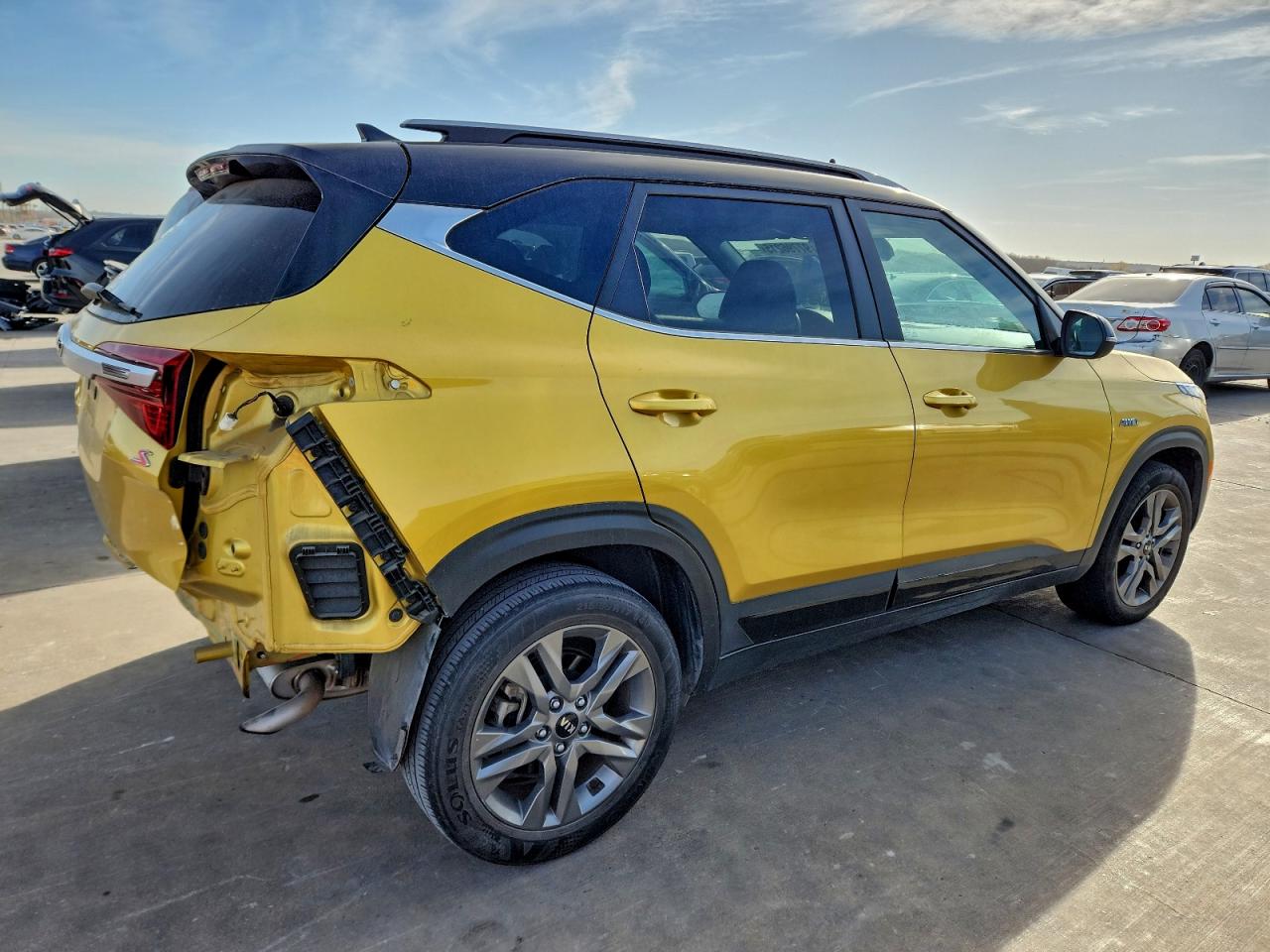 2021 KIA SELTOS S photo 3