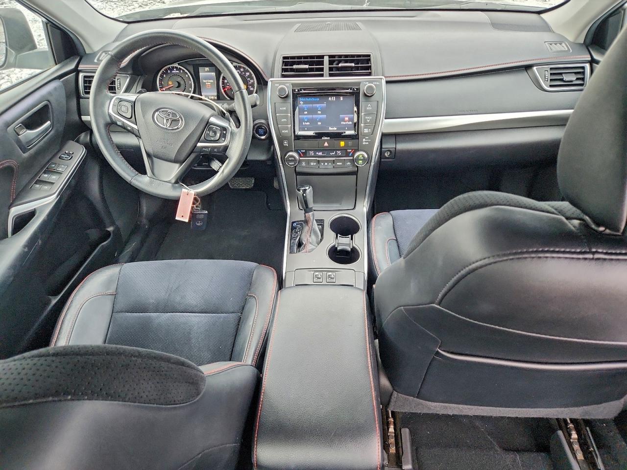 2017 TOYOTA CAMRY LE photo 8