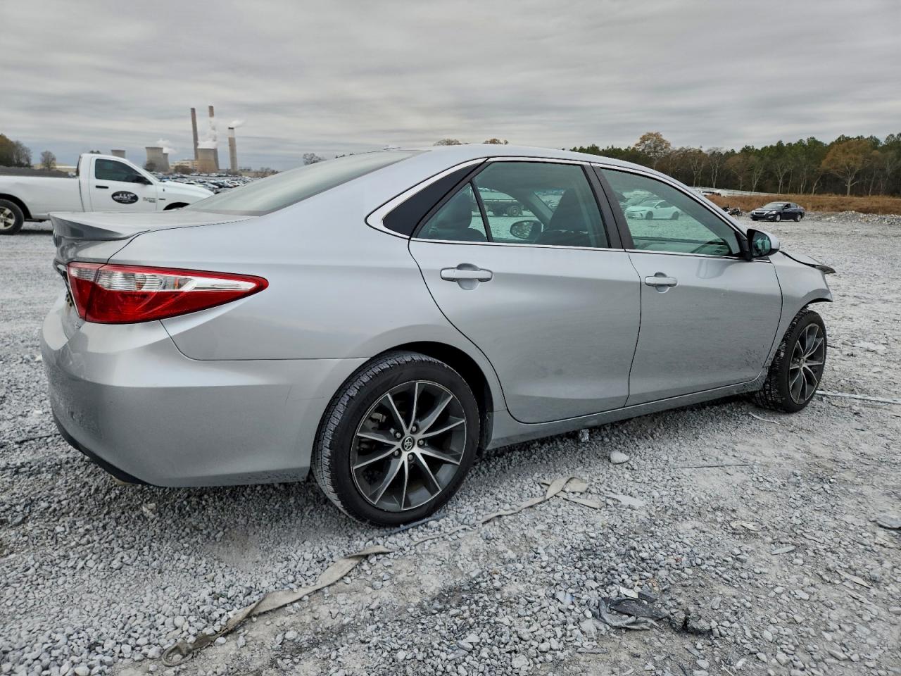 2017 TOYOTA CAMRY LE photo 3