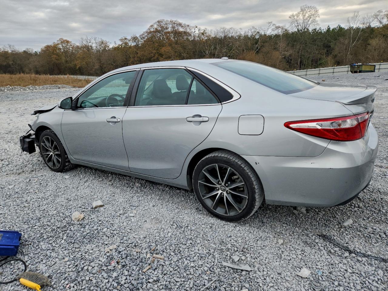 2017 TOYOTA CAMRY LE photo 2