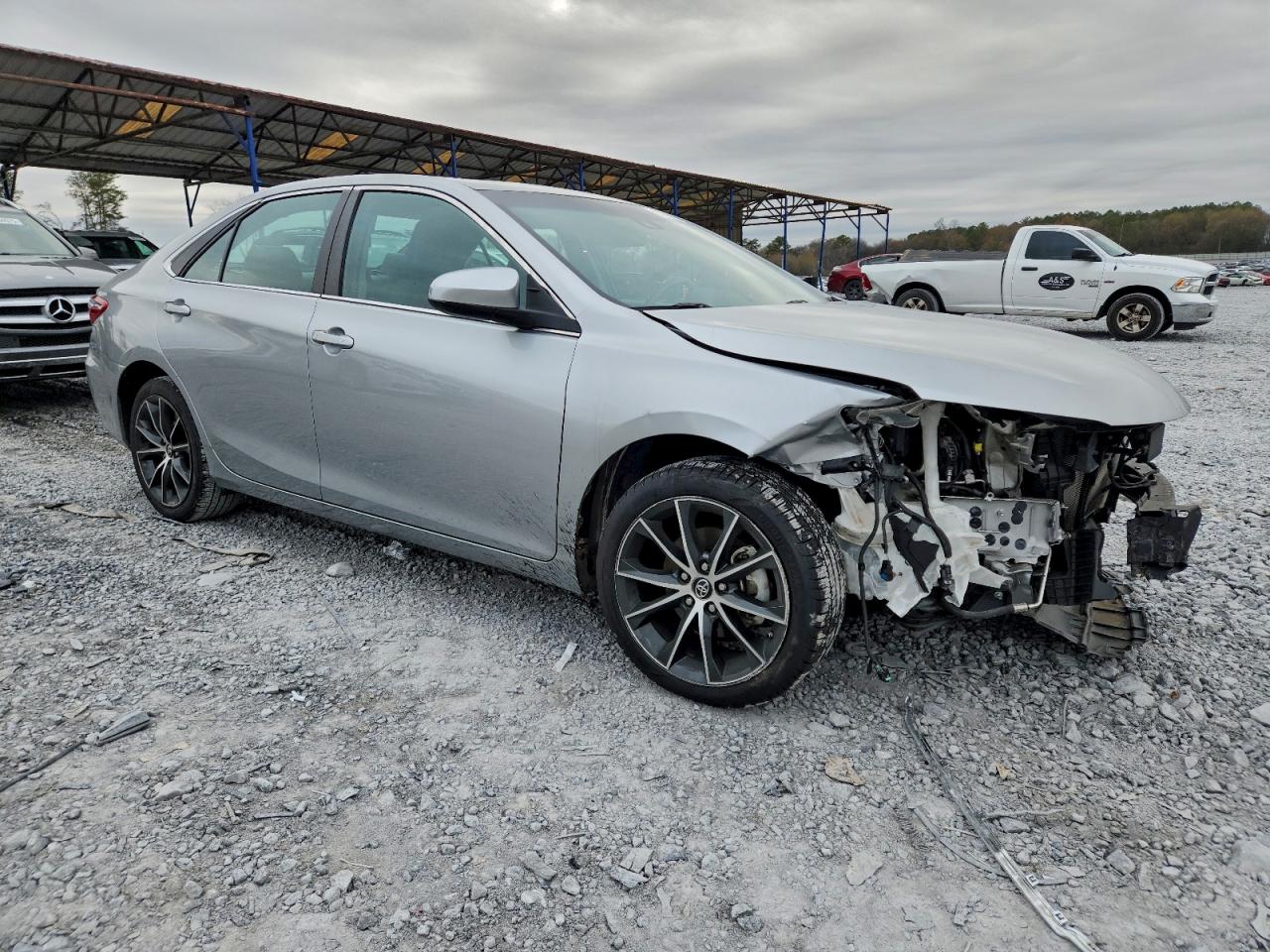 2017 TOYOTA CAMRY LE photo 4