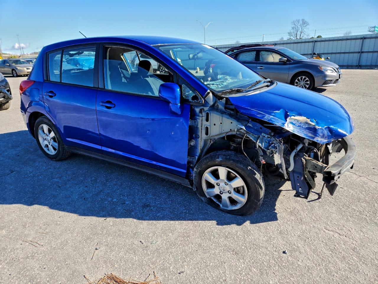 2012 NISSAN VERSA S photo 4