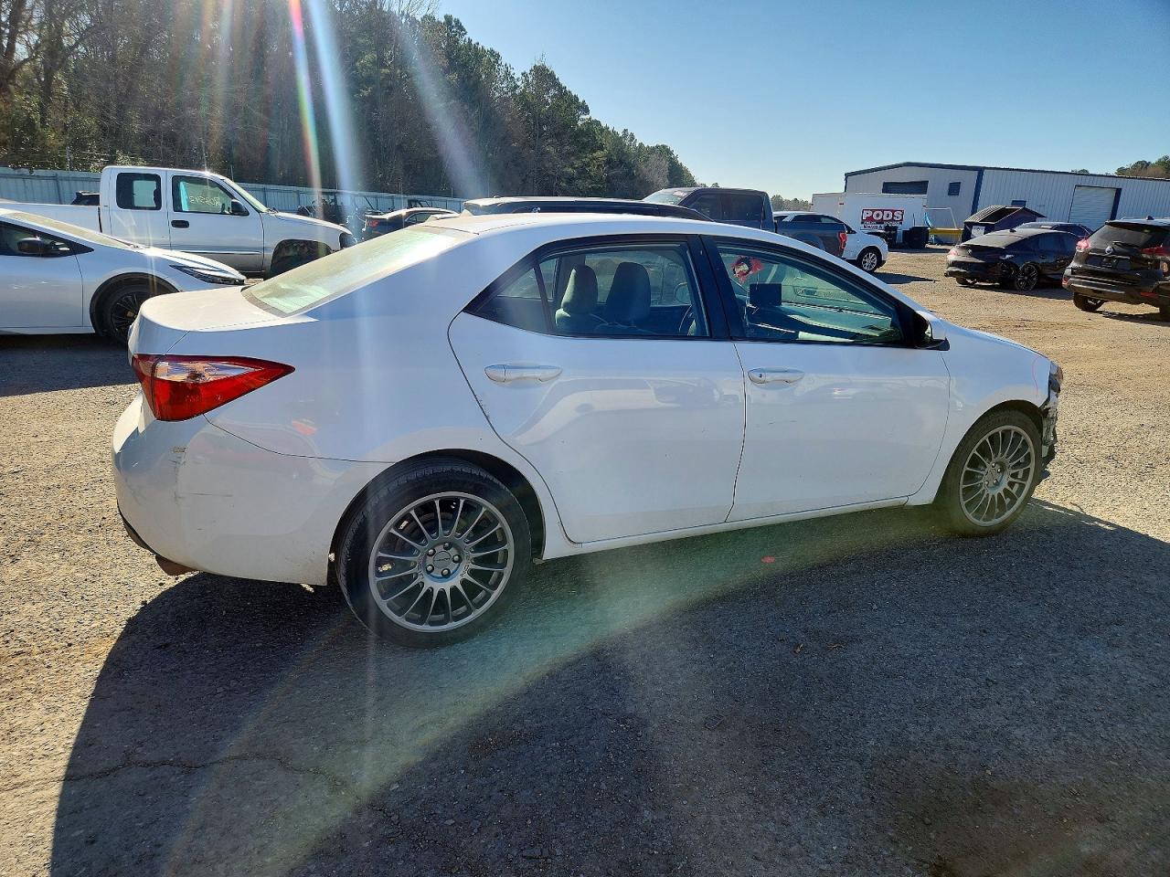 2018 TOYOTA COROLLA L photo 3