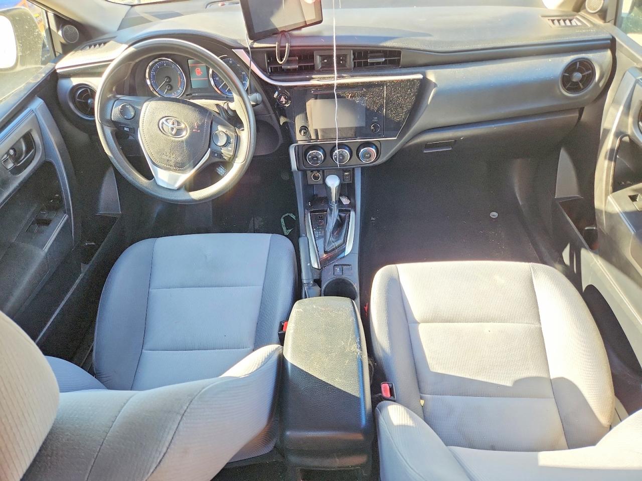 2018 TOYOTA COROLLA L photo 8