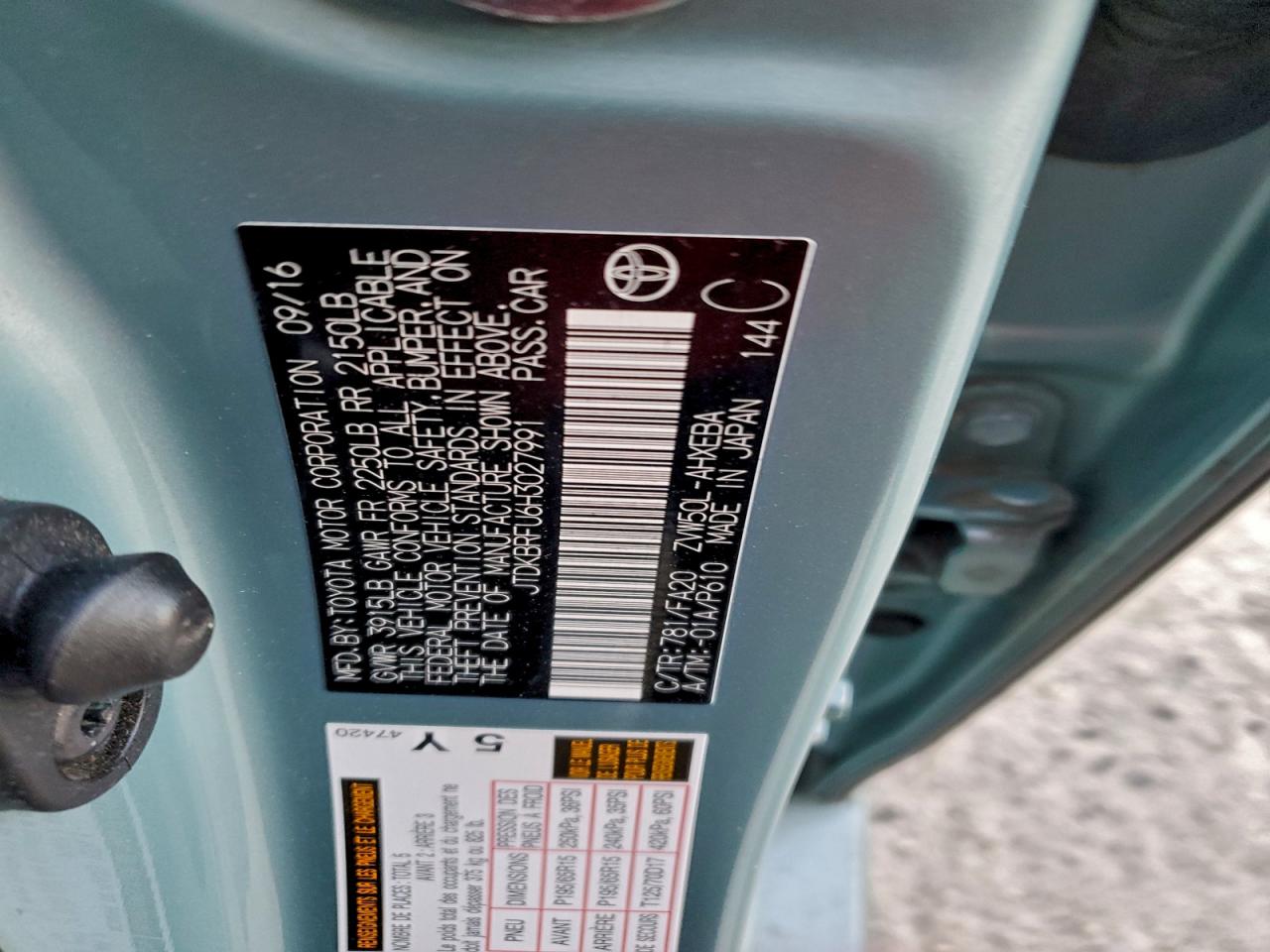 2017 TOYOTA PRIUS photo 12