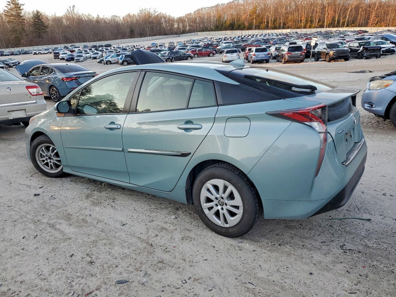 2017 TOYOTA PRIUS photo 2