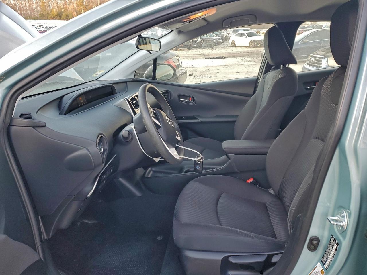 2017 TOYOTA PRIUS photo 7