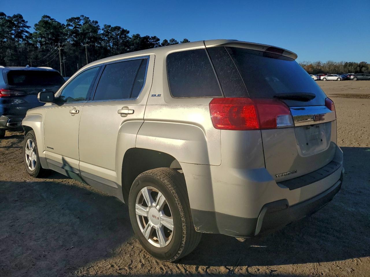 2015 GMC TERRAIN SLE photo 2