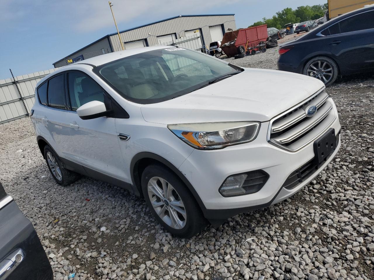 2017 FORD ESCAPE SE photo 4