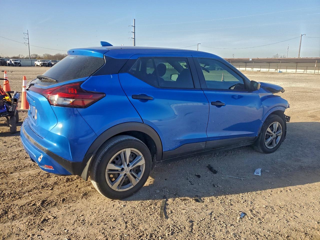 2022 NISSAN KICKS S photo 3