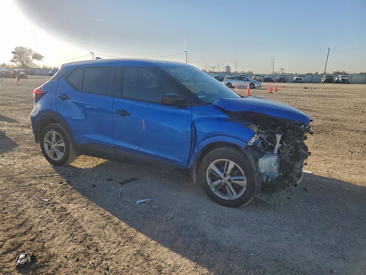 2022 NISSAN KICKS S photo 4
