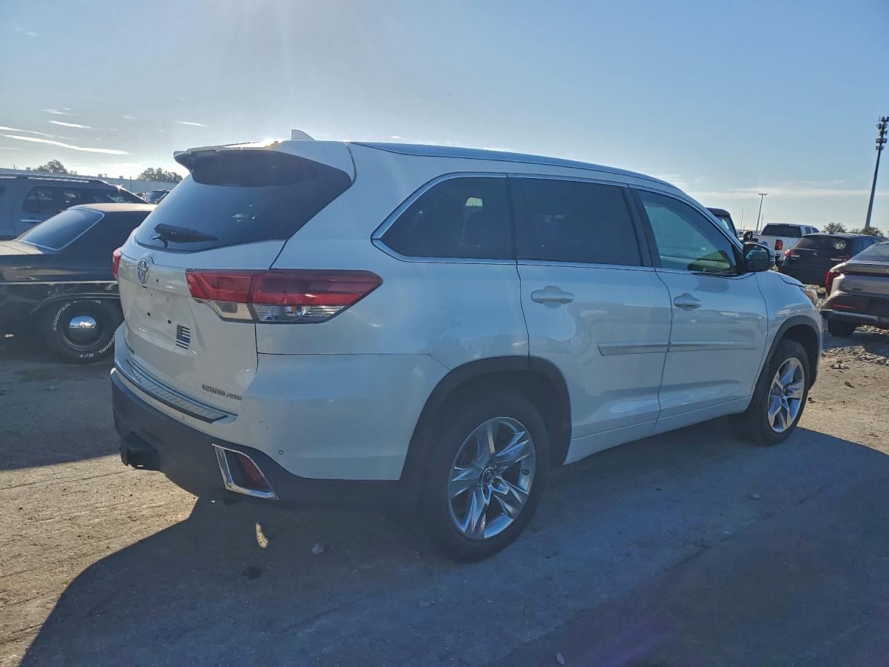 2018 TOYOTA HIGHLANDER LIMITED photo 3