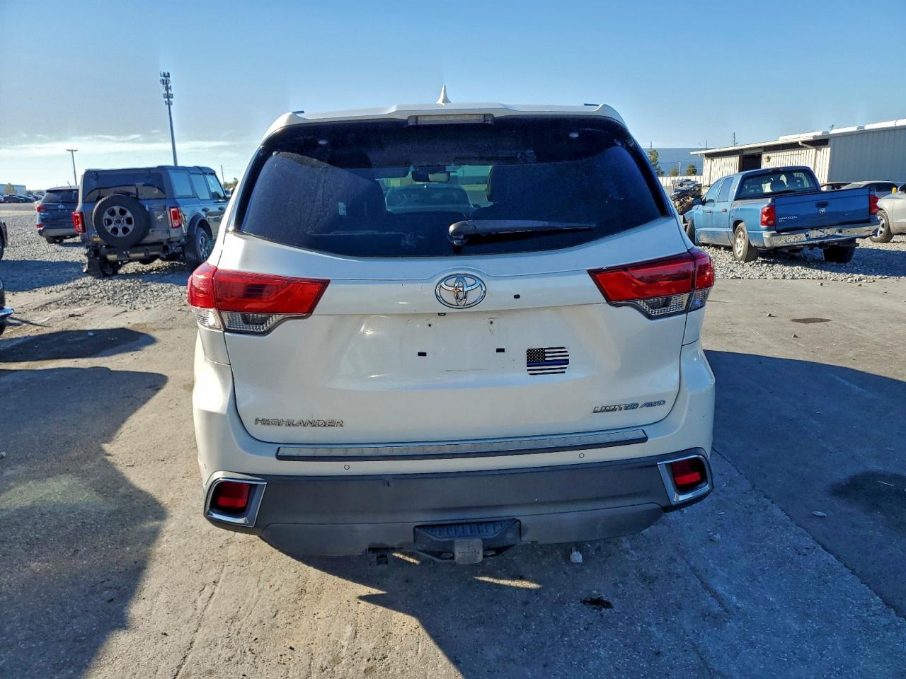 2018 TOYOTA HIGHLANDER LIMITED photo 6