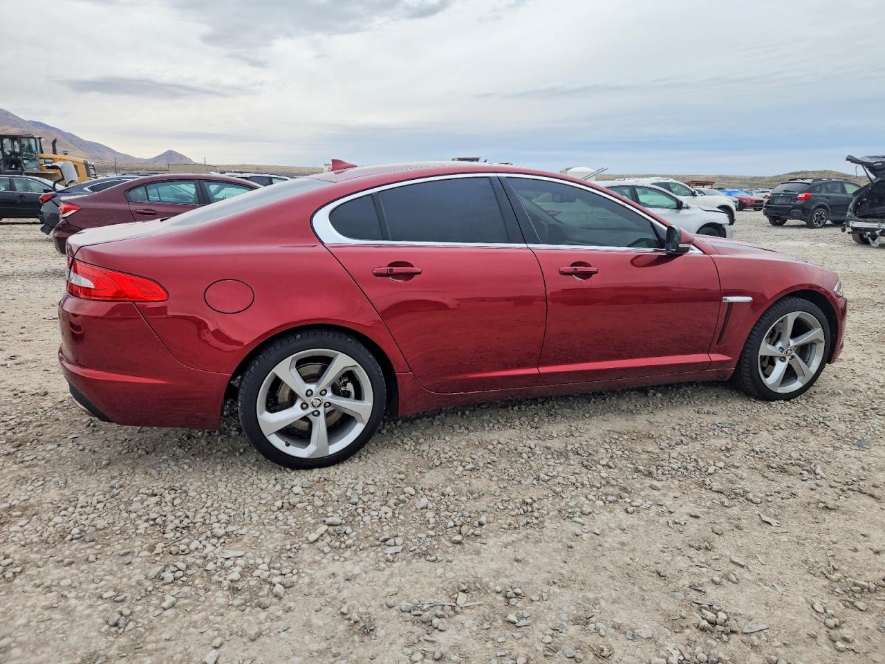 2013 JAGUAR XF photo 3