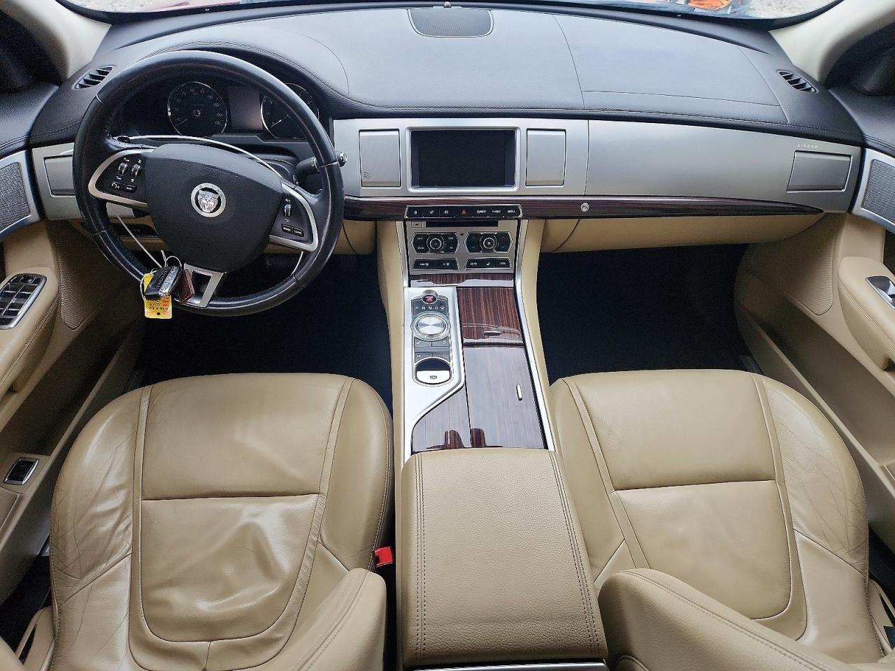 2013 JAGUAR XF photo 8
