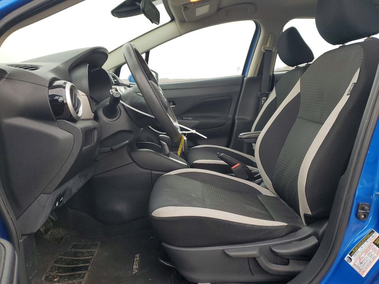 2021 NISSAN VERSA SV photo 7