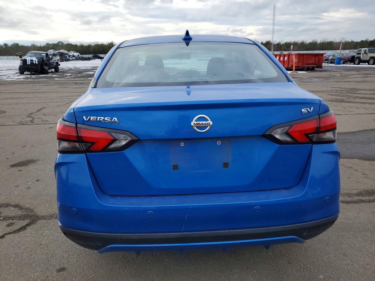2021 NISSAN VERSA SV photo 6