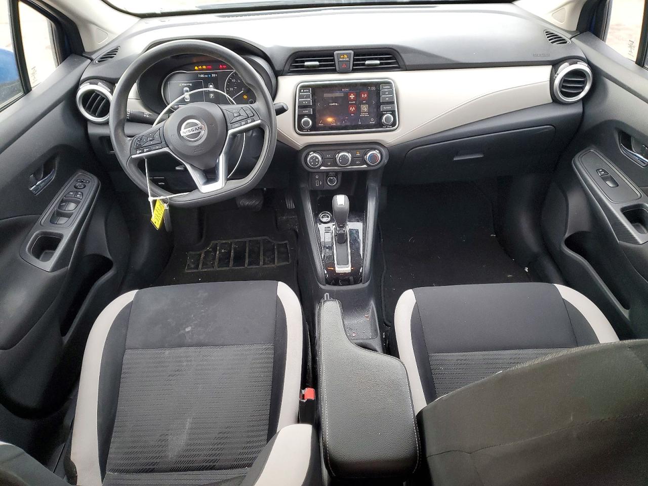 2021 NISSAN VERSA SV photo 8