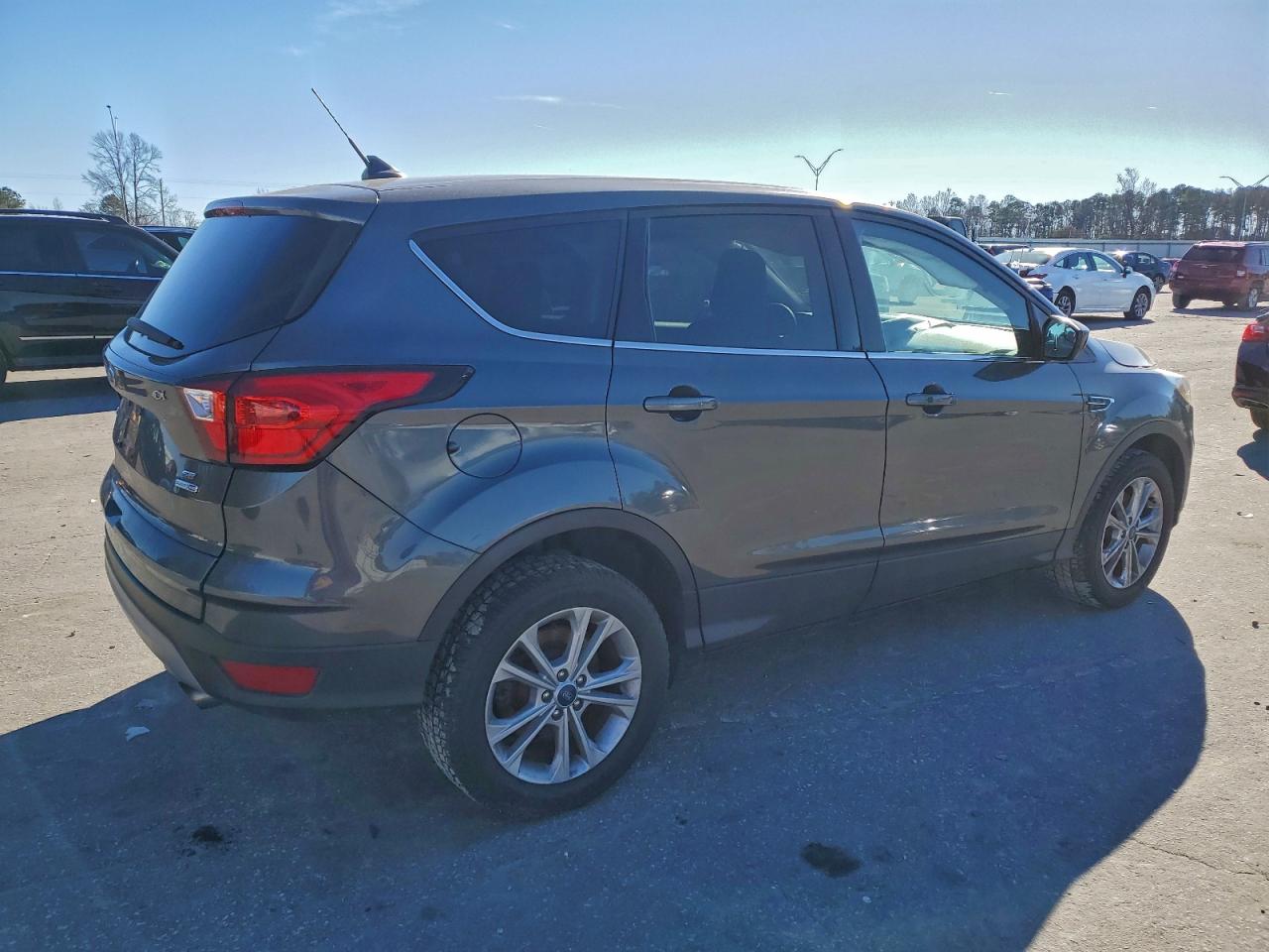 2019 FORD ESCAPE SE photo 5