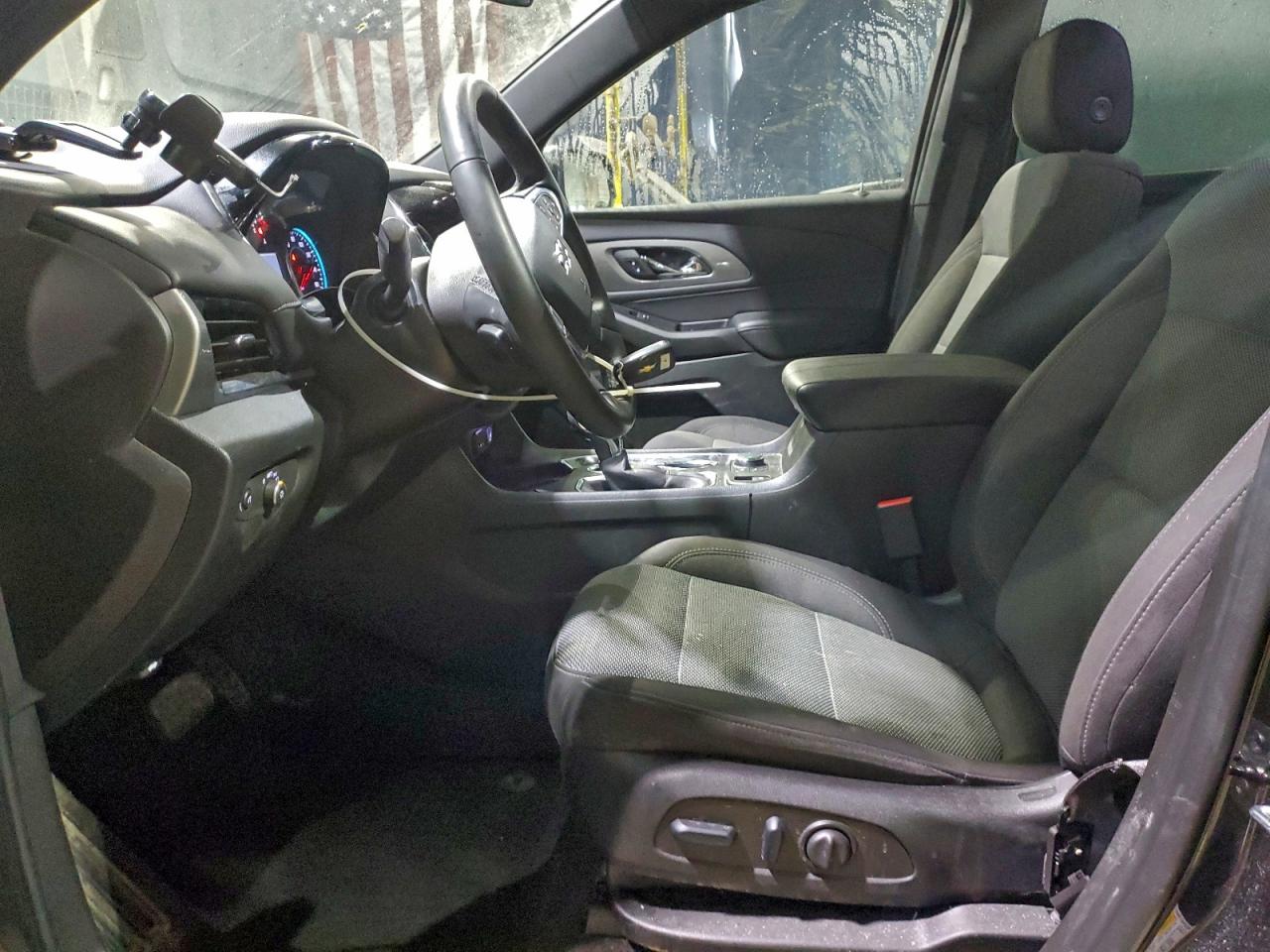 2023 CHEVROLET TRAVERSE LT photo 7